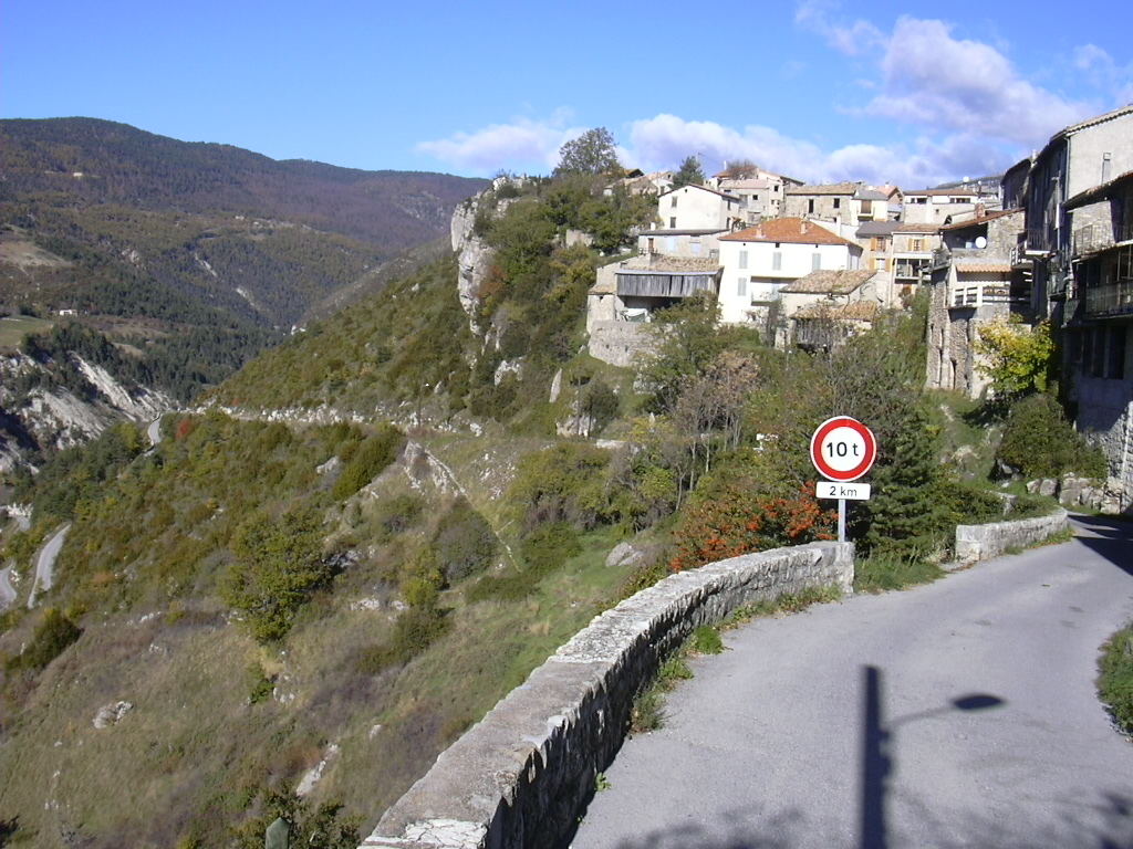 village in the alpes de haute provence